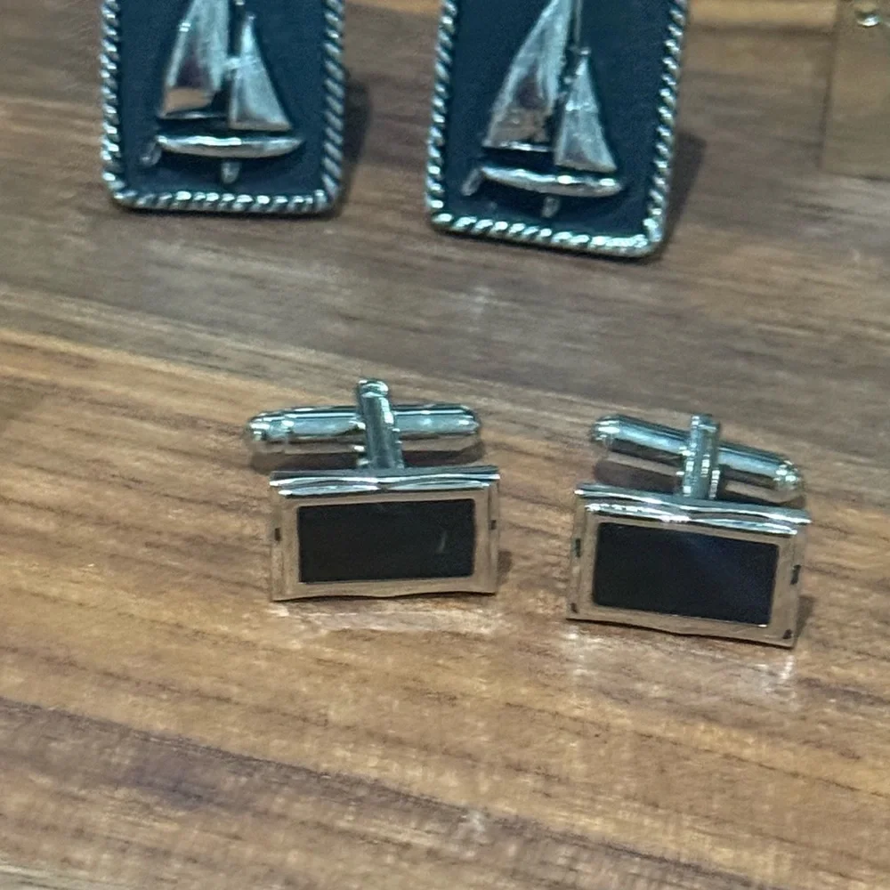 Lot of 8 Vintage Gold and Silver Cufflinks Sets plus a Tie tack clutch w/ chain